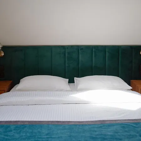 Azur Hotel 3*
