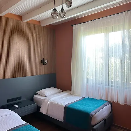 Azur Hotel 3*